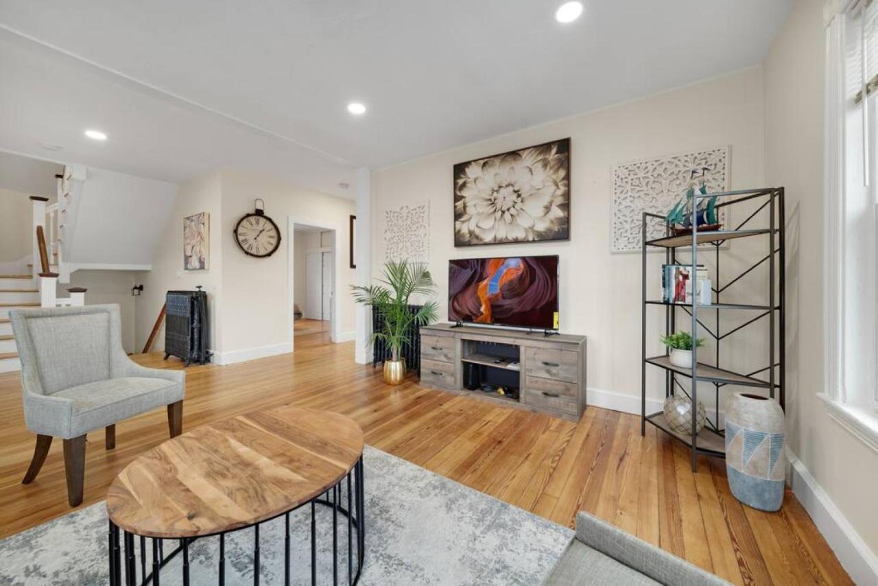 5Br 2Bh Bright & Spacious Apt In Brighton Boston Buitenkant foto