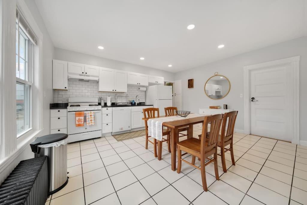 5Br 2Bh Bright & Spacious Apt In Brighton Boston Kamer foto